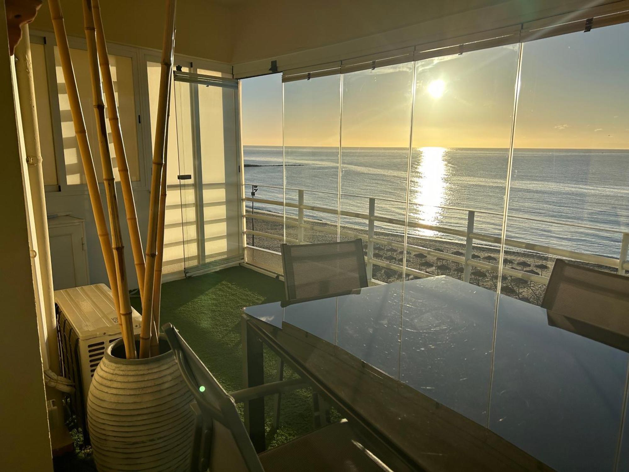 Apartamento En Primera Linea/Beachfront Apartment Фуэнхирола Экстерьер фото